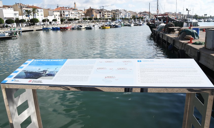 Un dels nous panells, situat al moll de pesca