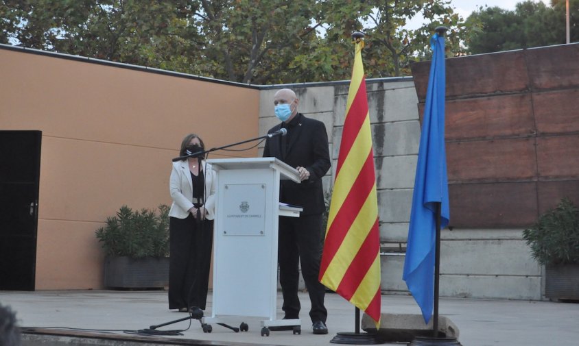 Un moment del parlament a càrrec d'Eusebi Campdepadrós, ahir al vespre, al parc del Pescador