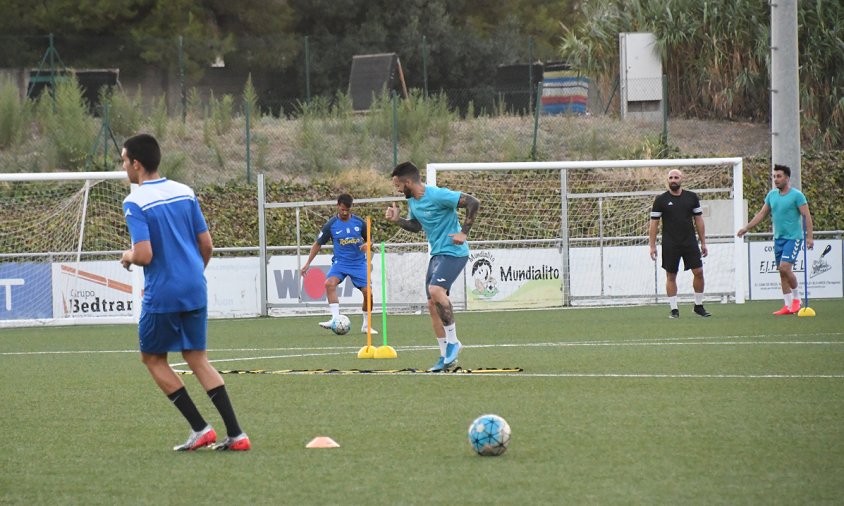 Entrenament del Cambrils Unió a les instal·lacions del camp de futbol municipal, a finals d'aquest passat mes d'agost