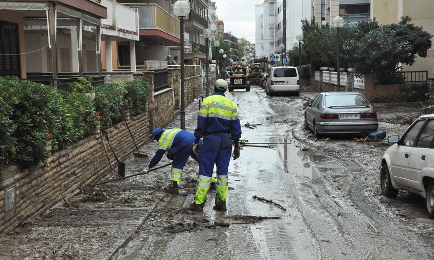 Imatge d'arxiu d'una inundació al barri de la Salut de Salou pel desbordament del barranc de Barenys