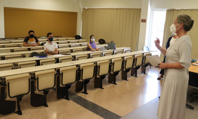 Imatge d'una classe de 4t de grau a la Facultat de Ciències Econòmiques i Empresarials de la UdG el 14 de setembre