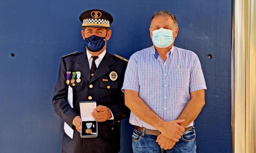 El cap de la Policia Local, Jordi Jiménez, amb el regidor de Seguretat Ciutadana, Tomás Díaz