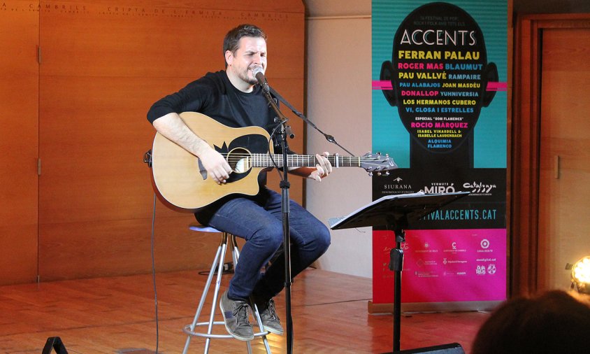 Pau Alabajos va actuar ahir al vespre a la Cripta de l'Ermita dins el Festival Accents