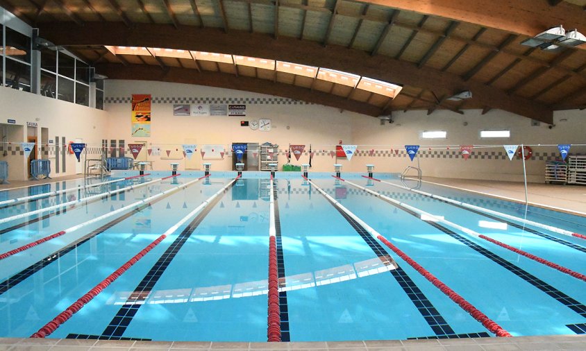Piscina coberta municipal, tancada al públic com la resta d'instal·lacions esportives municipals