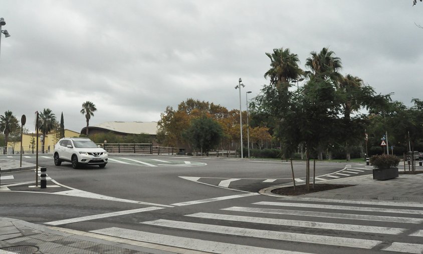 Cruïlla entre el passeig La Salle i l'avinguda del Baix Camp on s'hi ha de construir una semi-rotonda