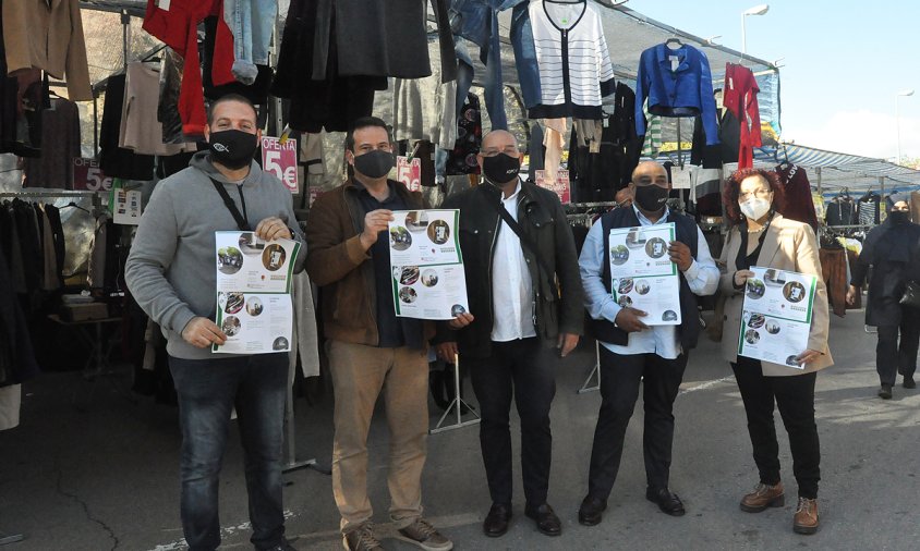 Presentació de la iniciativa, ahir al matí, al mercat ambulant