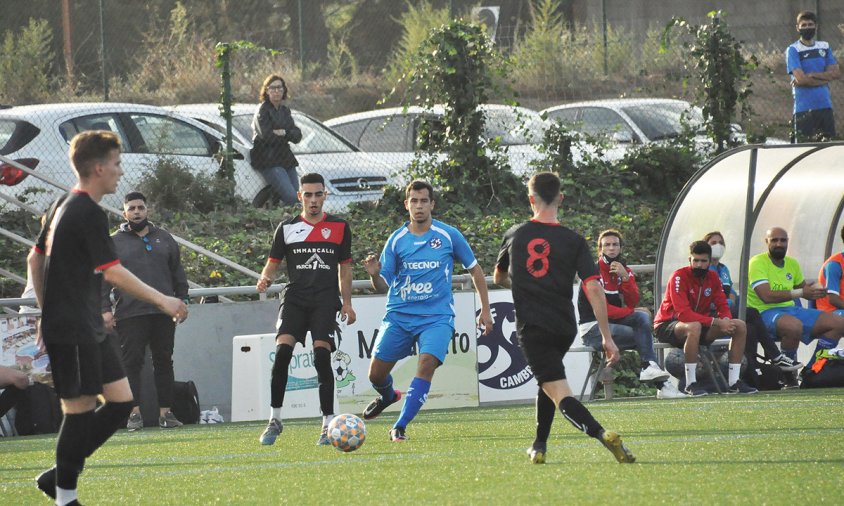 Imatge del partit disputat entre el Cambrils Unió i la Floresta, el passat 10 d'octubre, la darrera jornada de competició a la Segona Catalana