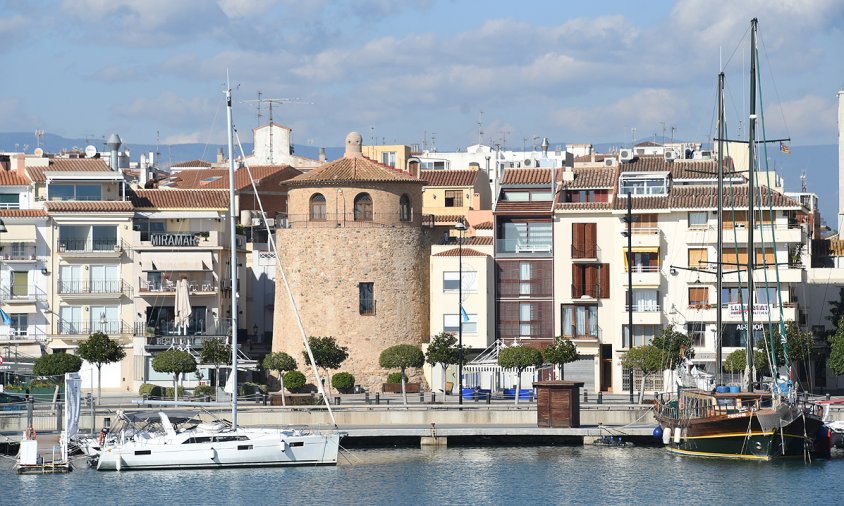 Detall de la façana del Port, aquest mes de novembre