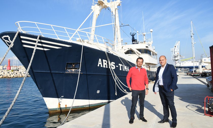 Luis Rodríguez i Miguel García, els actuals propietaris, al costat de l'Aris Tima