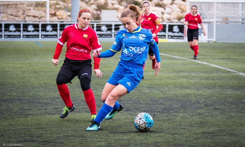 Equip de la Primera Divisió Femení del Cambrils Unió contra el Santboià
