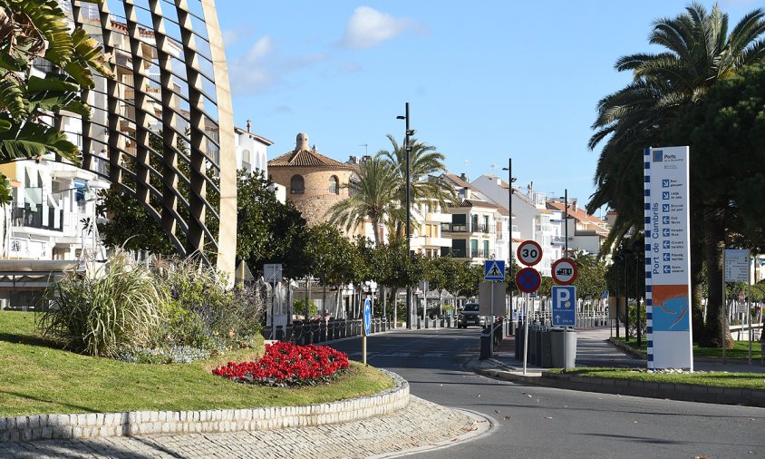 Imatge d'un tram de la façana del port, ahir al matí