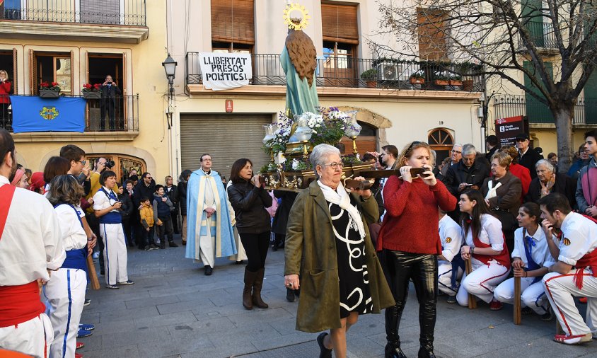 Plaça de l'Església de Santa Maria a l'arribada de la processó de la Puríssima, l'any passat