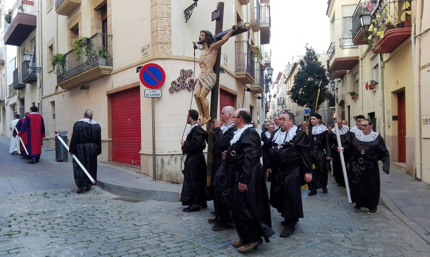 Pas del Viacrucis pels carrers del Barri Antic, el passat Divendres Sant al matí