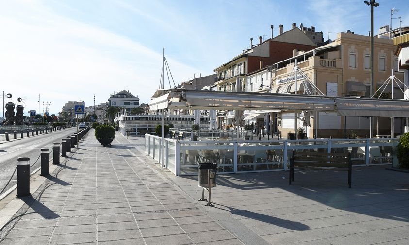 Imatge de la façana del port cambrilenca