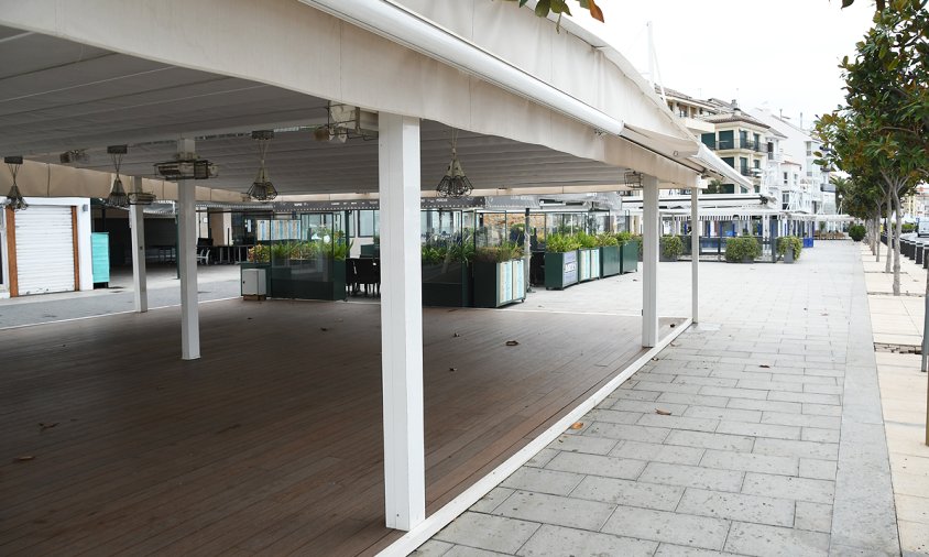 Terrasses de restaurants tancades a la façana del port, a principis del passat mes de novembre