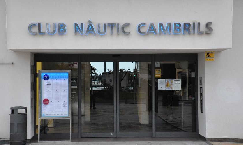 Entrada a les dependències del Club Nàutic Cambrils