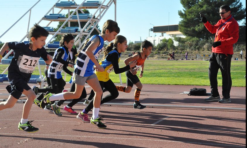 Imatge d\'una de les proves de velocitat del trofeu Salceda i Castells d\'atletisme