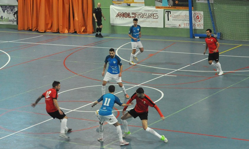 Un moment del partit entre el Laguna i el Torrefarrera, disputat el passat dissabte a la tarda