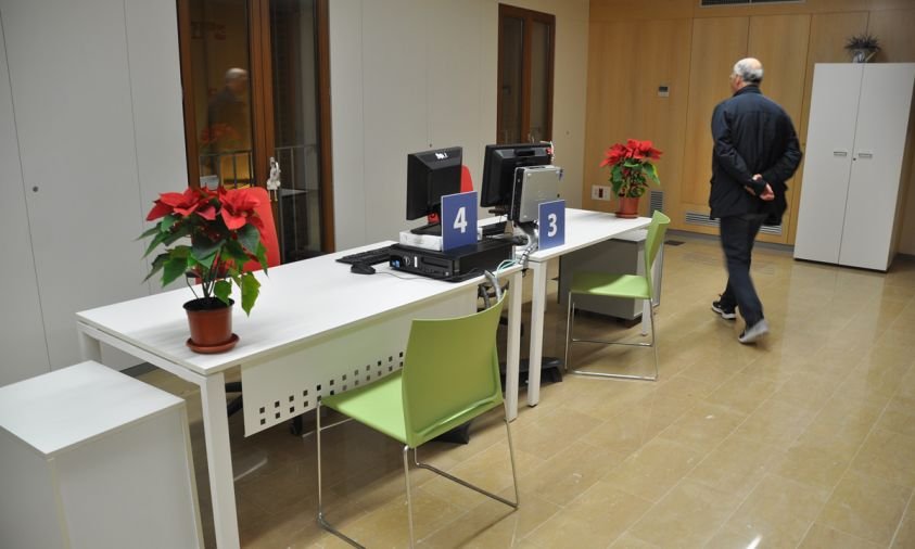 Imatge d'arxiu de l'interior de l'Oficina Local d'Habitatge, el dia de la seva inauguració, el desembre de 2019