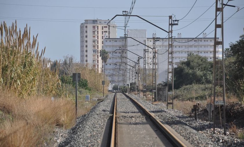 Actual via del tren en desús a la zona del camí del Corralet, al terme municipal cambrilenc