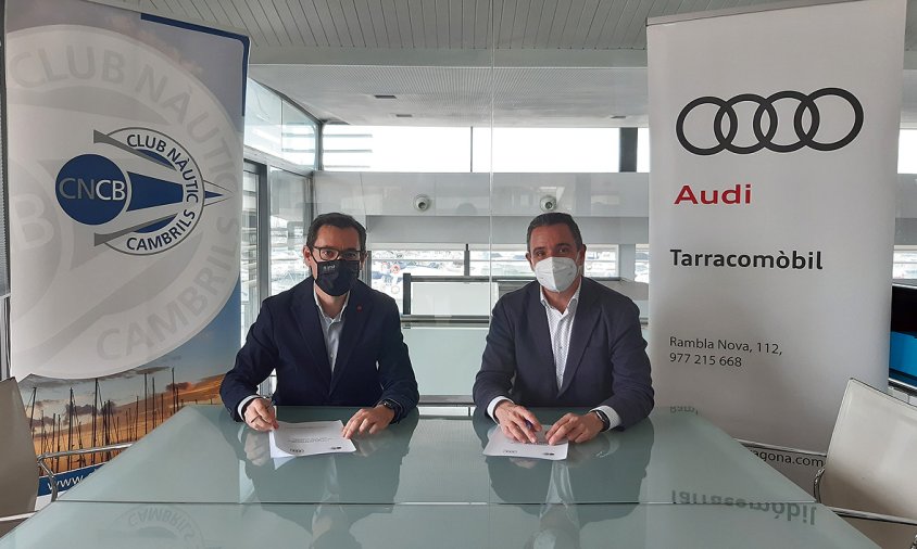 Signatura del conveni amb el president del Club Nàutic Cambrils, Ramon Vallverdú a la dreta, i Albert Martínez, gerent d’Audi Tarracomòbil, a l'esquerra