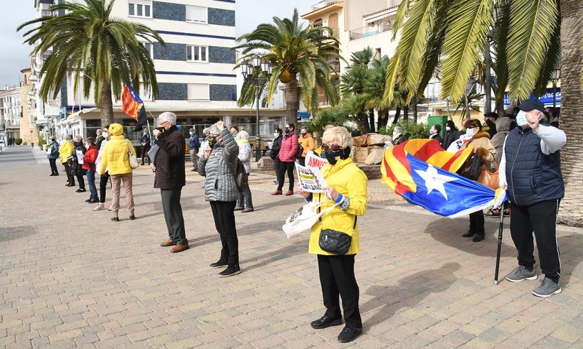 Els Avis i Àvies es van concentrar, ahir, a la placeta davant la font de Marcel·lí Domingo