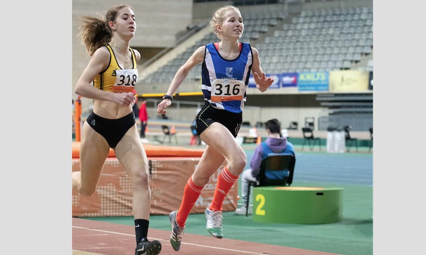 Imatge de l'atleta local Sofia Rubio a l'arribada dels 600 metres llisos del pentatló