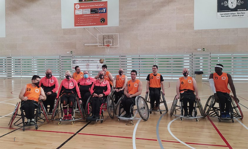 Imatge de l'equip del Club Esportiu Costa Daurada en el seu desplaçament a l'Hospitalet de Llobregat