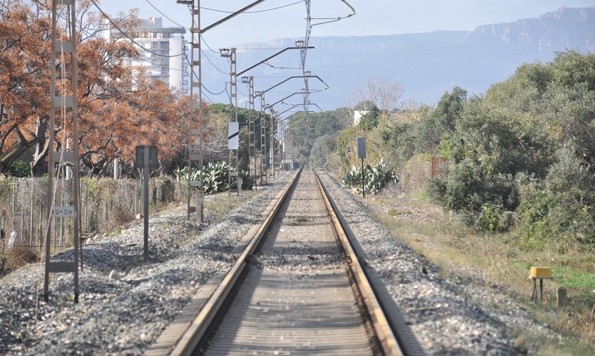 Actual via del tren en desús, al terme municipal de Cambrils