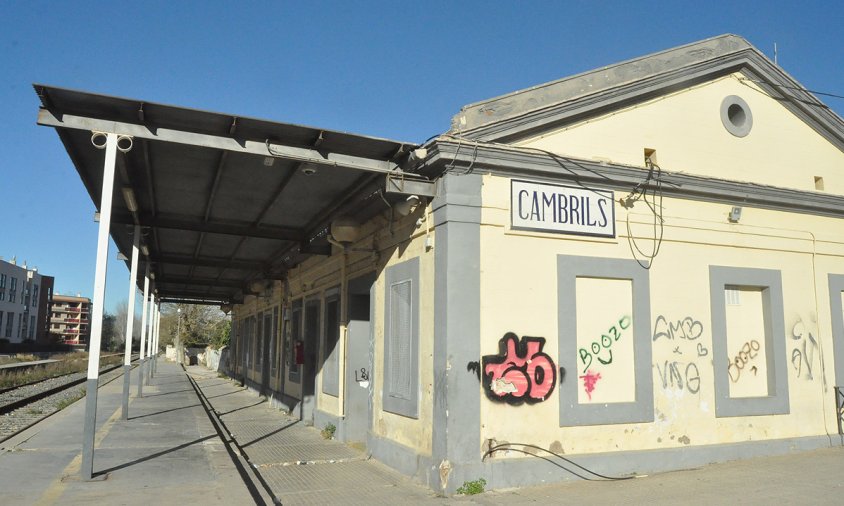 Imatge actual de l'edifici de l'antiga estació de tren