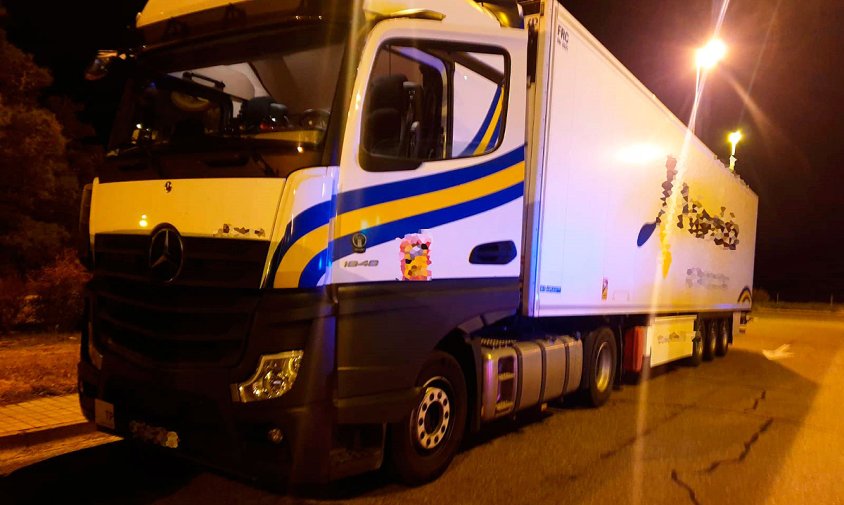 Imatge del camió immobilitzat pels Mossos d'Esquadra