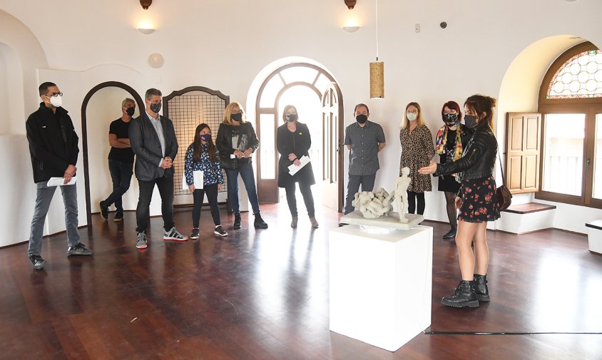 Un moment de la presentació de l'exposició a les autoritats municipals