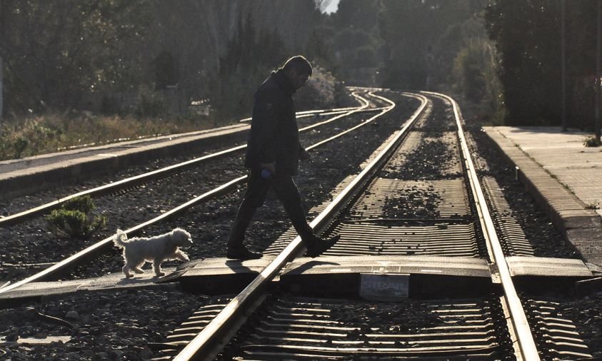 Un dels passos que s'habilitaran serà al pas a nivell del costat de l'antiga estació del tren