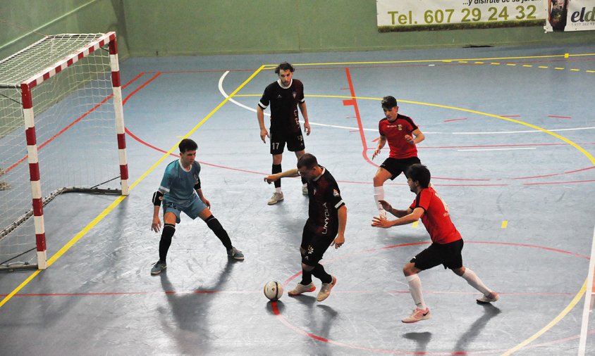 Un moment del partit entre el Laguna i el Linyola, disputat el passat dissabte a la tarda