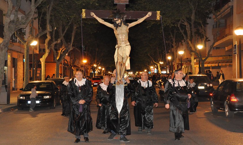 Membres de la Congregació de la Puríssima Sang de Jesucrist a la professó del Sant Enterrament de Divendres Sant de 2019