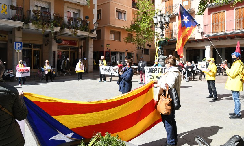 Imatge de la concentració dels Avis i àvies, ahir, a la plaça de la Vila