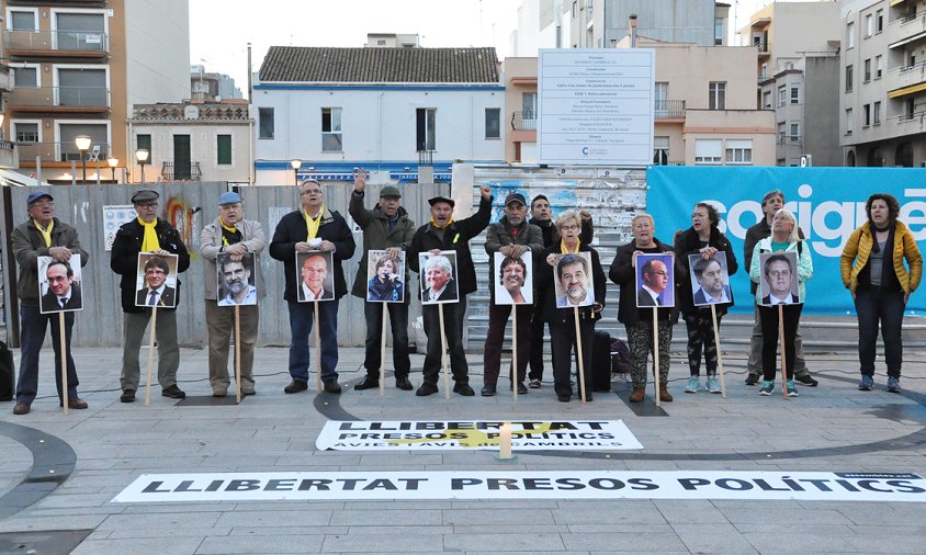 Els retrats dels empresonats i alguns dels exiliats va presidir la concentració d'ahir