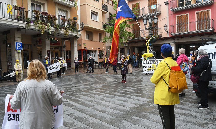 Imatge de la concentració dels Avis i Àvies, ahir, a la plaça de la Vila