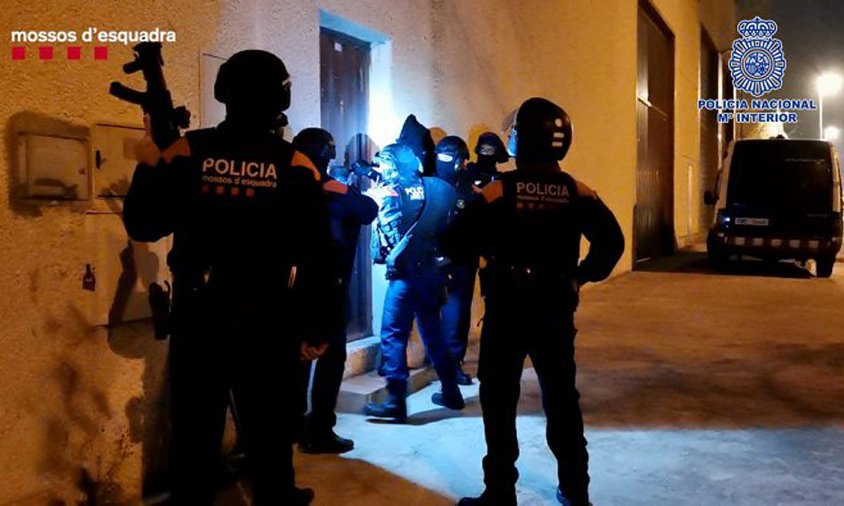 Imatge de l'operació policial dels Mossos d'Esquadra i la Policia Nacional