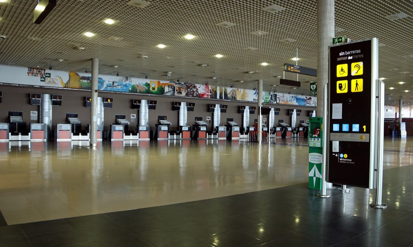 Imatge d'arxiu de l'aeroport de Reus, l'any passat, en ple període de confinament total
