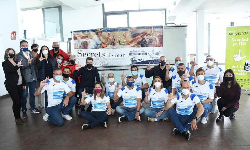 Foto de famíliadels protagonistes de la presentació, ahir, de la travessia solidària en benefici dels malalts de l'ELA