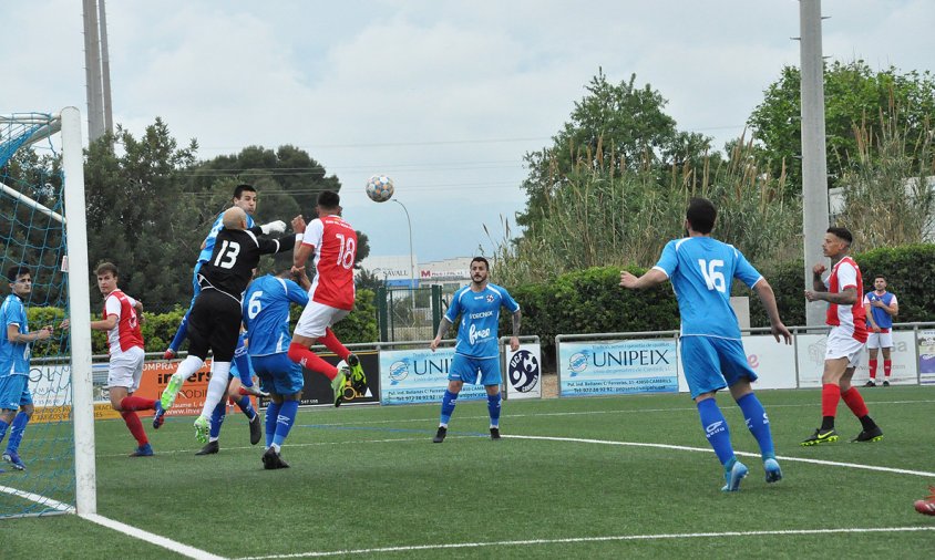 Imatge d'un partit del Cambrils Unió disputat a casa aquest passat mes d'abril