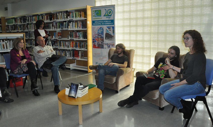 Un moment de la tertúlia, ahir a la tarda a la Biblioteca