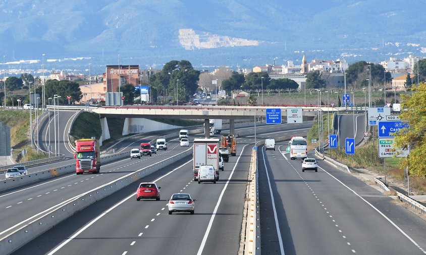 El vehicle interceptat va començar a fer ziga-zagues a l'autovia A-7, a l'entrada de Cambrils