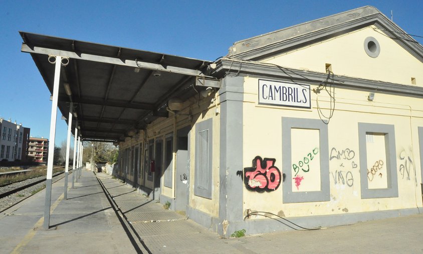 Aspecte de l'antiga estació de tren, en desús des del gener de 2020