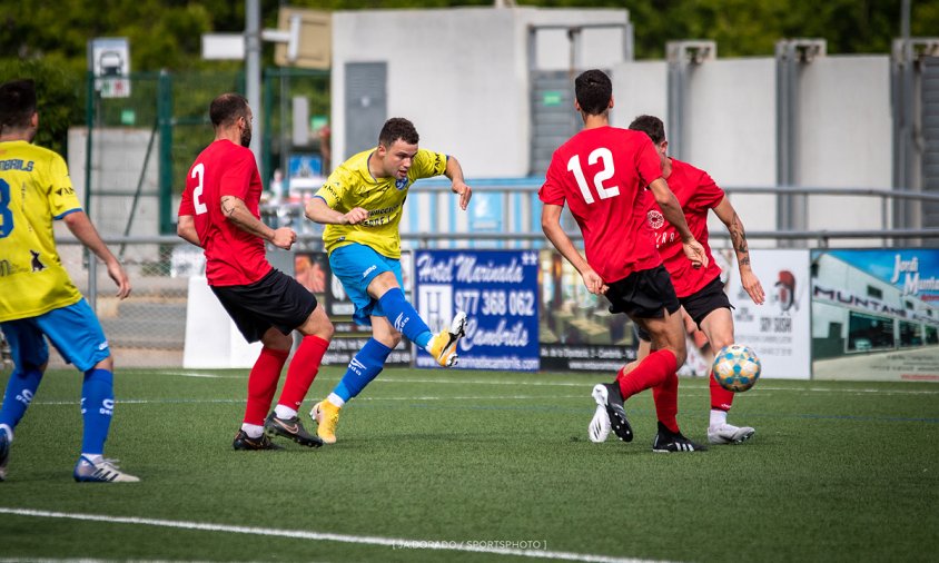 El Cambrils Unió va golejar amb claredat el Montblanc, el passat dissabte a la tarda (Fotos: Juan Antonio Dorado)