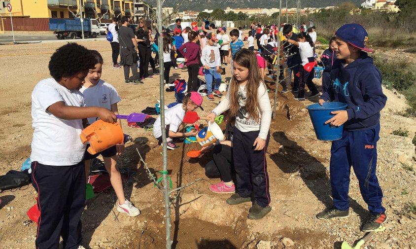 Plantada d'arbres dels escolars de l'Hospitalet de l'Infant