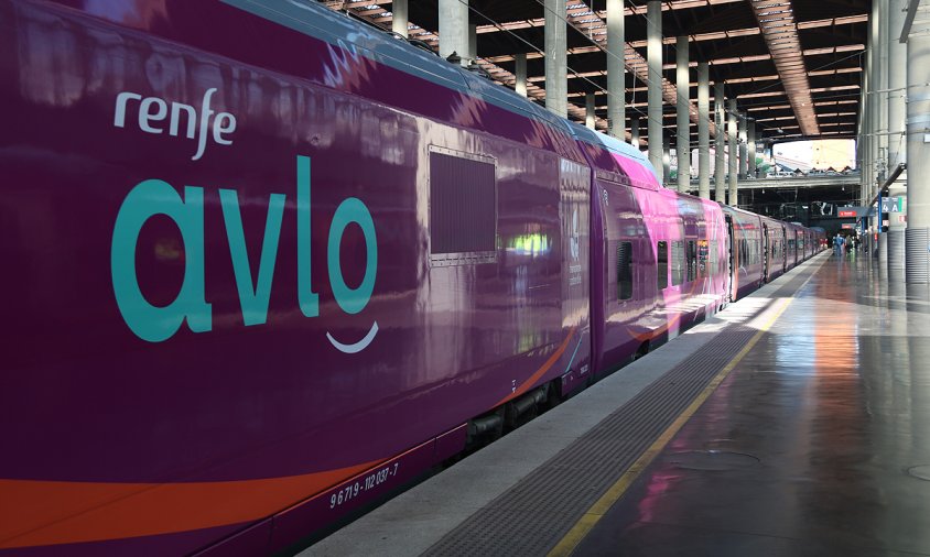 Imatge d'un tren AVLO que ja ha començat a cobrir el trajecte entre Madrid i Barcelona amb passatgers
