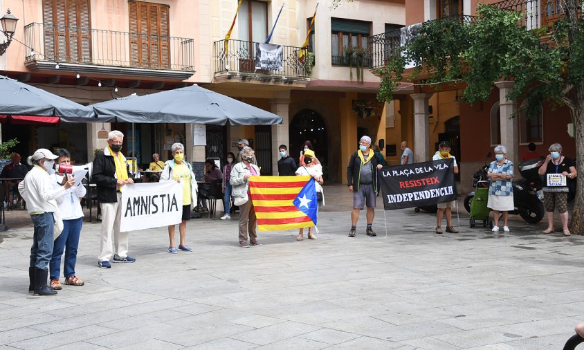 Les Àvies i Avis, ahir, a la plaça de la Vila