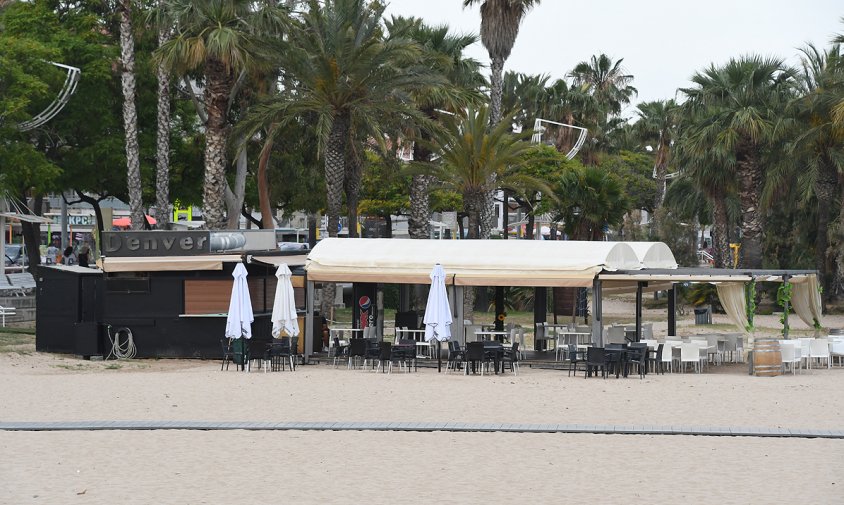 Imatge d'una de les guinguetes de platja situades a la platja del Regueral